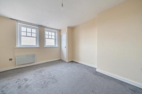 2 bedroom flat for sale, Llandrindod Wells,  Powys,  LD1