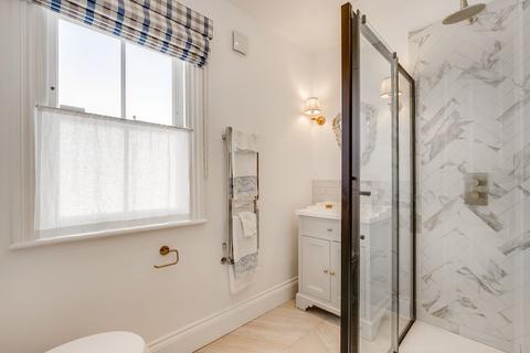 37 First Avenue, London, SW14 8SP