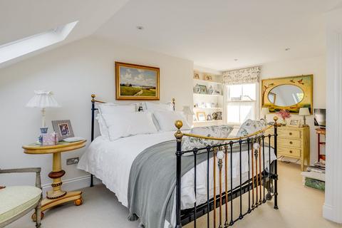 37 First Avenue, London, SW14 8SP