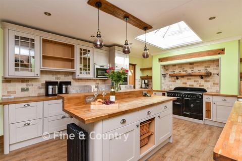 6 bedroom chalet for sale, Botany Road, Kingsgate, Broadstairs, Kent