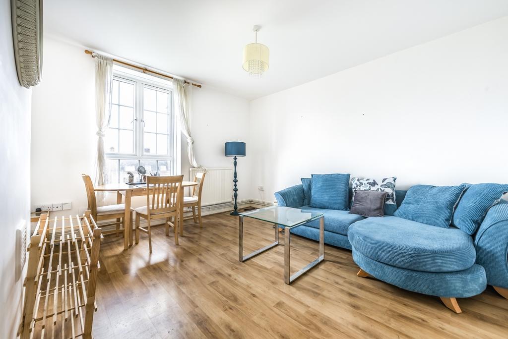 Dog Kennel Hill Estate London SE22 2 bed flat £1,750 pcm (£404 pw)