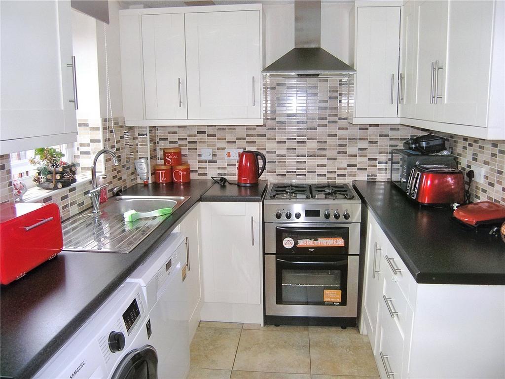 Leyton Drive, Bridgwater, Somerset, TA6 2 bed semidetached house for sale £190,000