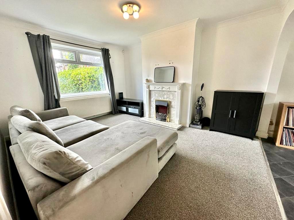 Leigh Avenue, Swinton, M27 3 bed semidetached house £170,000