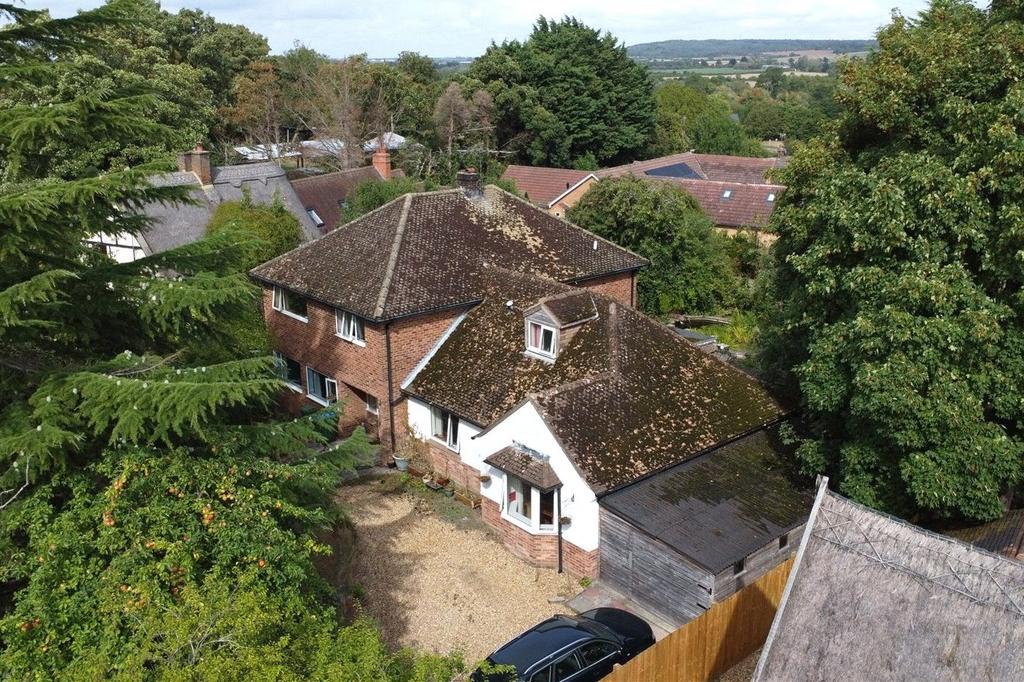 Stoke Hammond, Buckinghamshire MK17 6 bed detached house for sale £