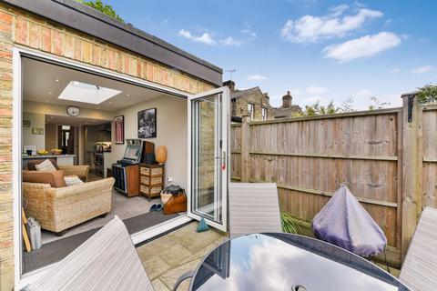 28 Lateward Road, Brentford, TW8 0PL
