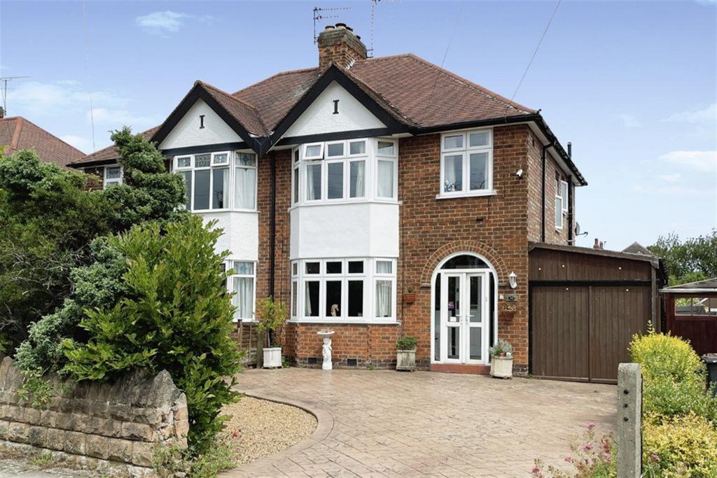 Woodland Grove, Beeston, NG9 5BP 3 bed semidetached house £365,000