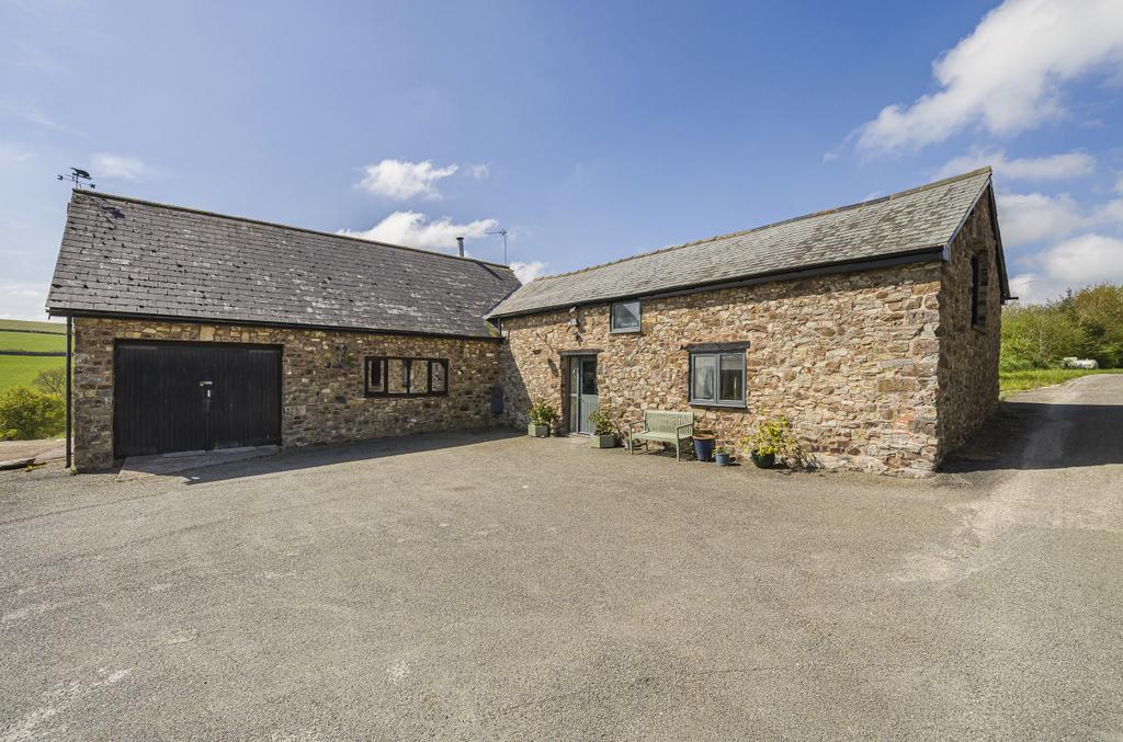 Dulverton, Somerset, TA22 3 bed detached house for sale £370,000