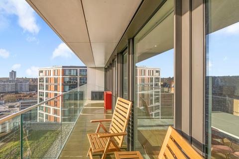 2 bedroom flat to rent, Deveraux House, Duke of Wellington Avenue, London