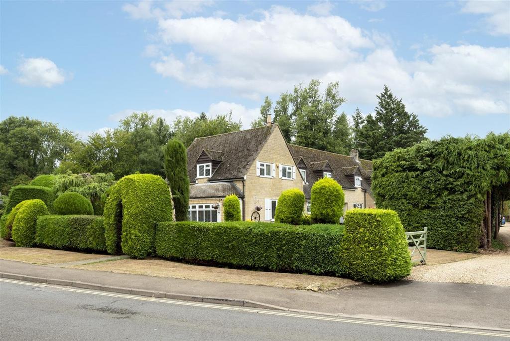 Fosse Row, BourtonOnTheWater, GL54 3 bed terraced house £395,000