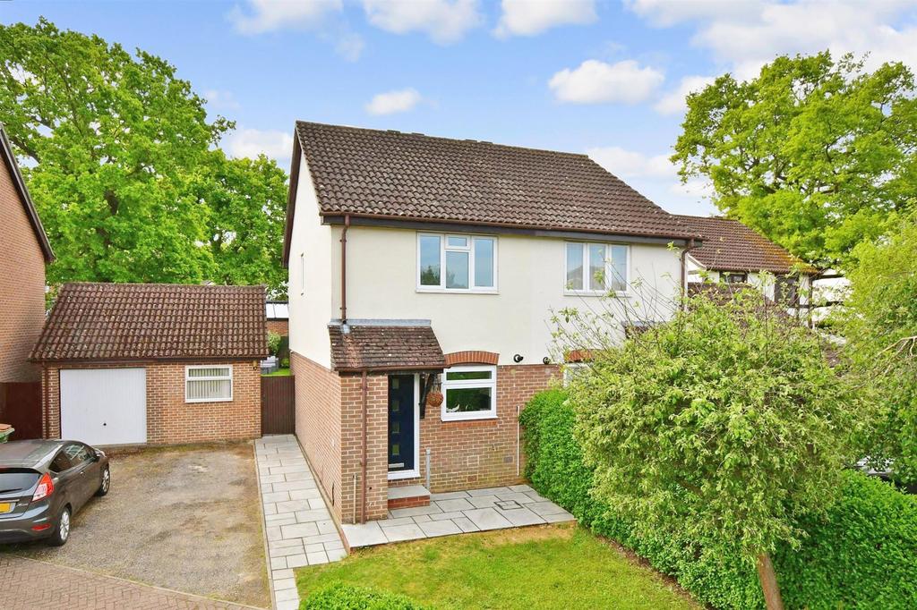 Bickney Way, Fetcham, Leatherhead, Surrey 2 bed semidetached house for