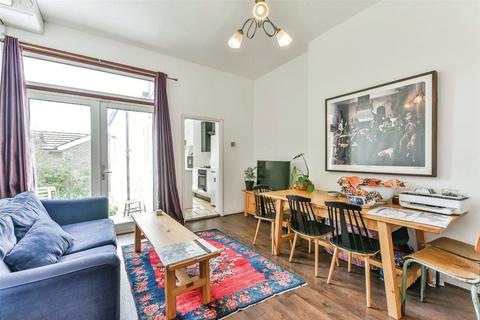 2 bedroom apartment to rent - Thornton Avenue, Streatham Hill, London, SW2
