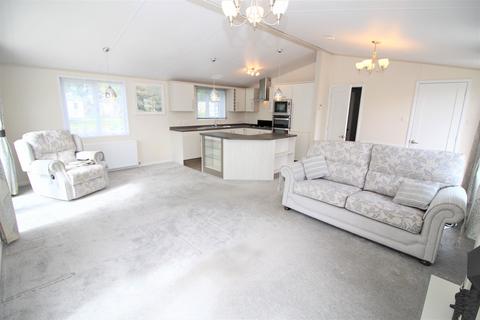 3 bedroom bungalow for sale, Firs Caravan Park, London Road, Little Clacton