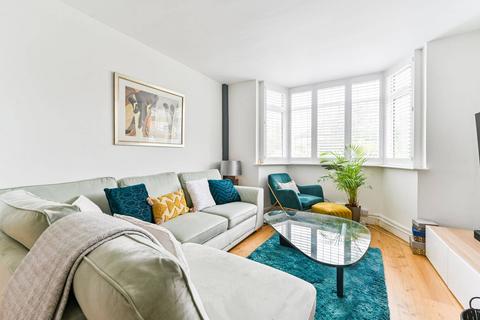 8 Almond Close, Ruislip, HA4 6EB