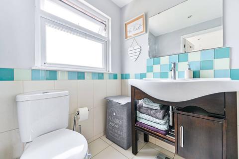 8 Almond Close, Ruislip, HA4 6EB