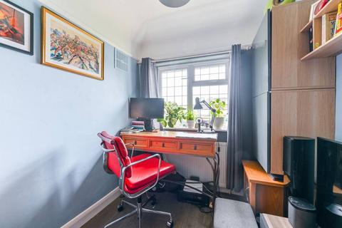 8 Almond Close, Ruislip, HA4 6EB