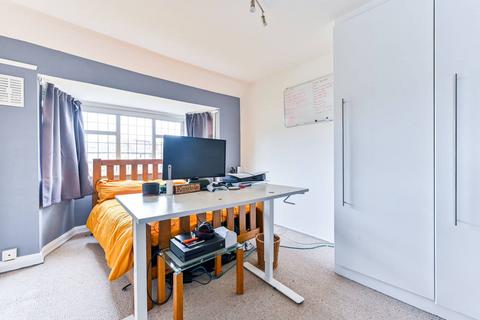 8 Almond Close, Ruislip, HA4 6EB