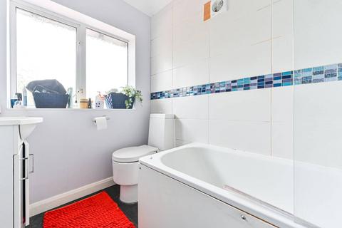 8 Almond Close, Ruislip, HA4 6EB
