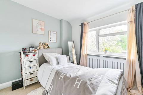 8 Almond Close, Ruislip, HA4 6EB