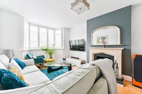 8 Almond Close, Ruislip, HA4 6EB