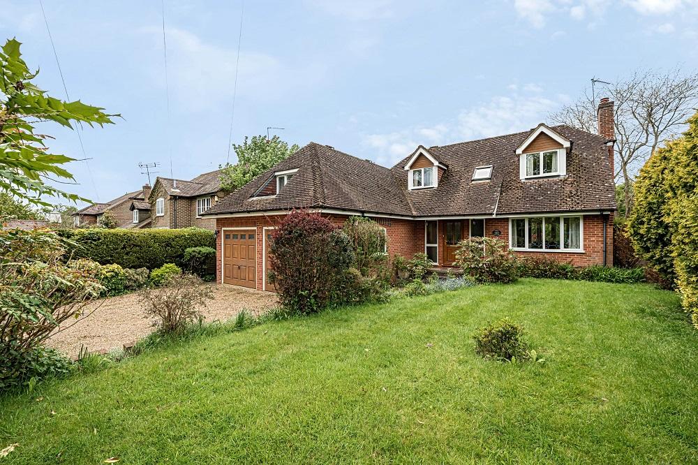 Cricket Hill, Finchampstead, Wokingham, Berkshire 4 bed detached house