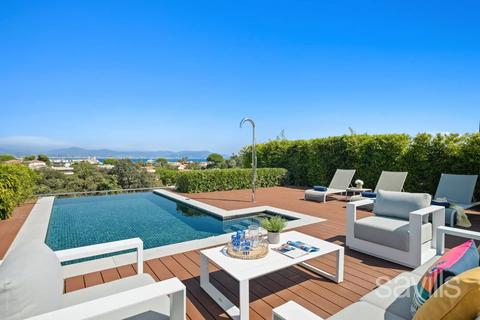 4 bedroom apartment, Antibes, Cap d'Antibes, 06160, France