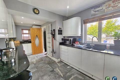 3 bedroom detached house for sale, Somerset Avenue, Rugeley, WS15 1LF