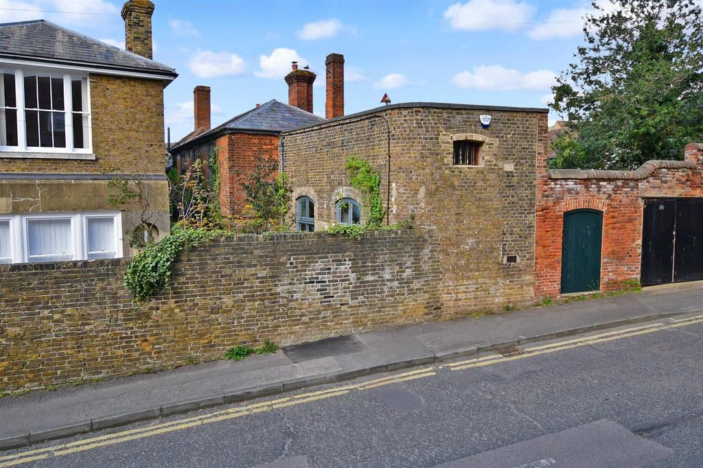 West Street, Faversham, Kent 3 bed link detached house for sale £650,000