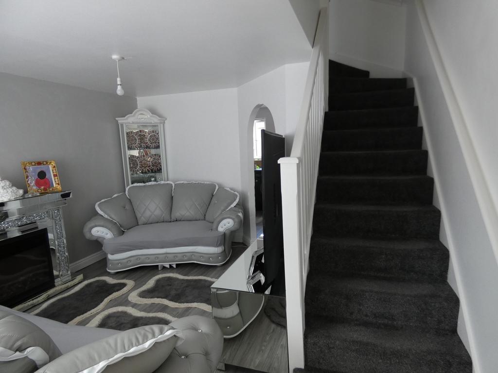 Lon Enfys, Llansamlet SA7 2 bed terraced house to rent £750 pcm (£173 pw)