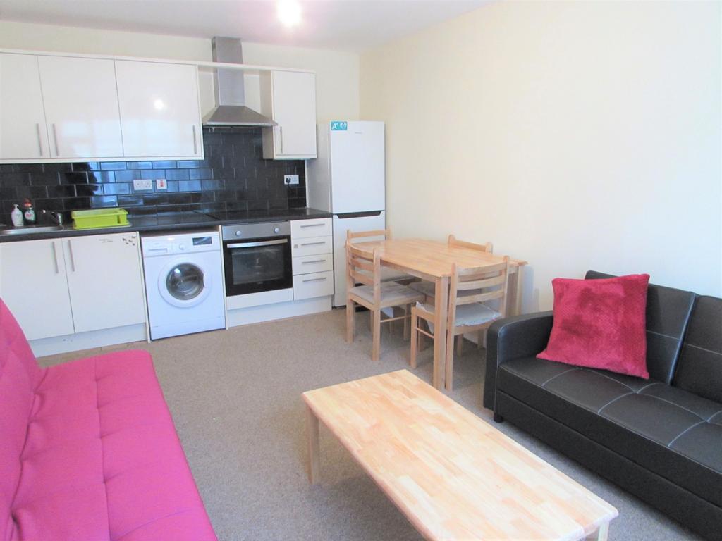 Locket Road, Harrow Wealdstone, Middlesex HA3 2 bed flat £1,500 pcm