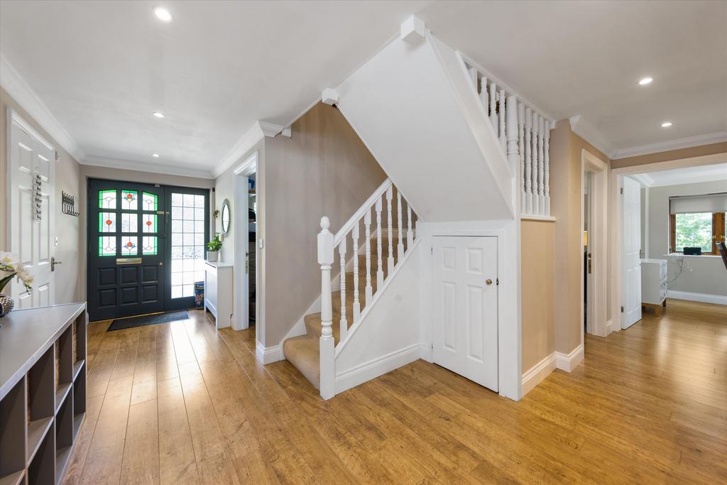 Lower Road, Great Bookham, Leatherhead, Surrey, KT23 5 bed detached