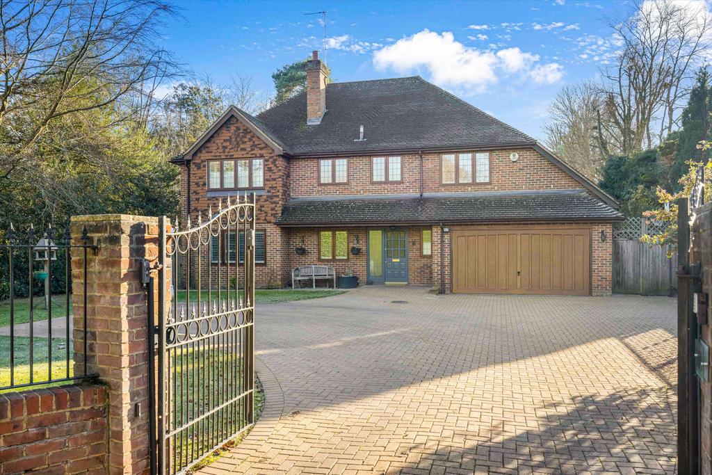 Lower Road, Great Bookham, Leatherhead, Surrey, KT23 5 bed detached