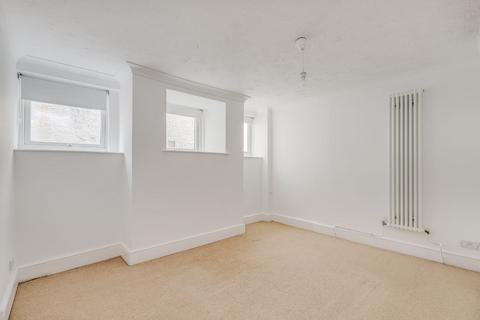 93 Queens Road, Teddington, TW11 0LZ
