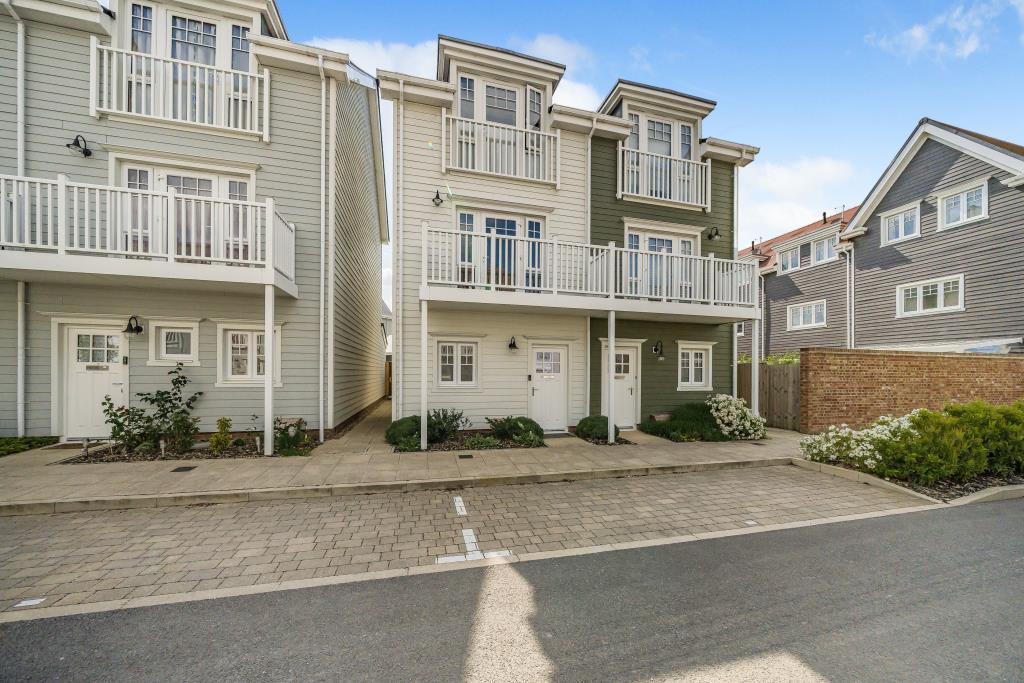 Green Park VIllage, New England style executive home, RG2 3 bed semi