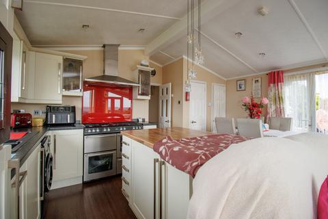 2 bedroom lodge for sale, Spruce Ridge, Gristhorpe YO14