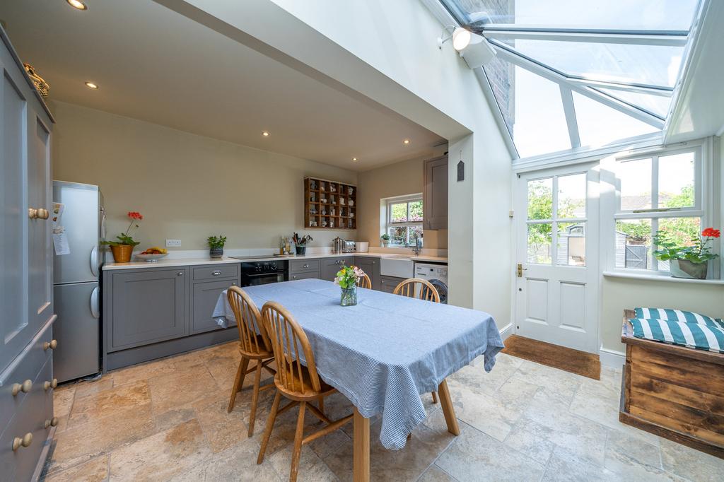 Shrublands Avenue, Berkhamsted HP4 3 bed terraced house £775,000