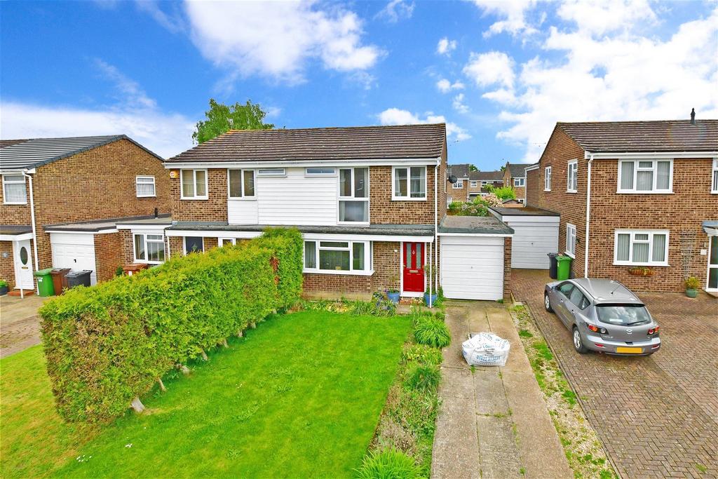 Cobbs Close, Paddock Wood, Tonbridge... 3 bed semidetached house £