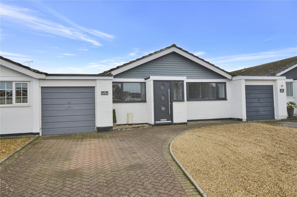 Uplands Road, West Moors, Ferndown, Dorset, BH22 2 bed bungalow for