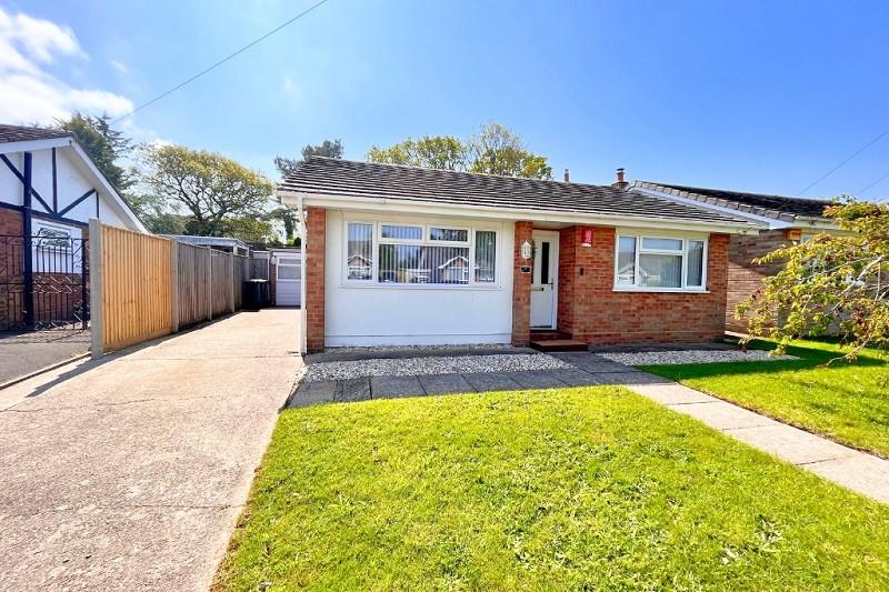 Clive Road, Highcliffe, Dorset. BH23 4NX 2 bed detached bungalow for