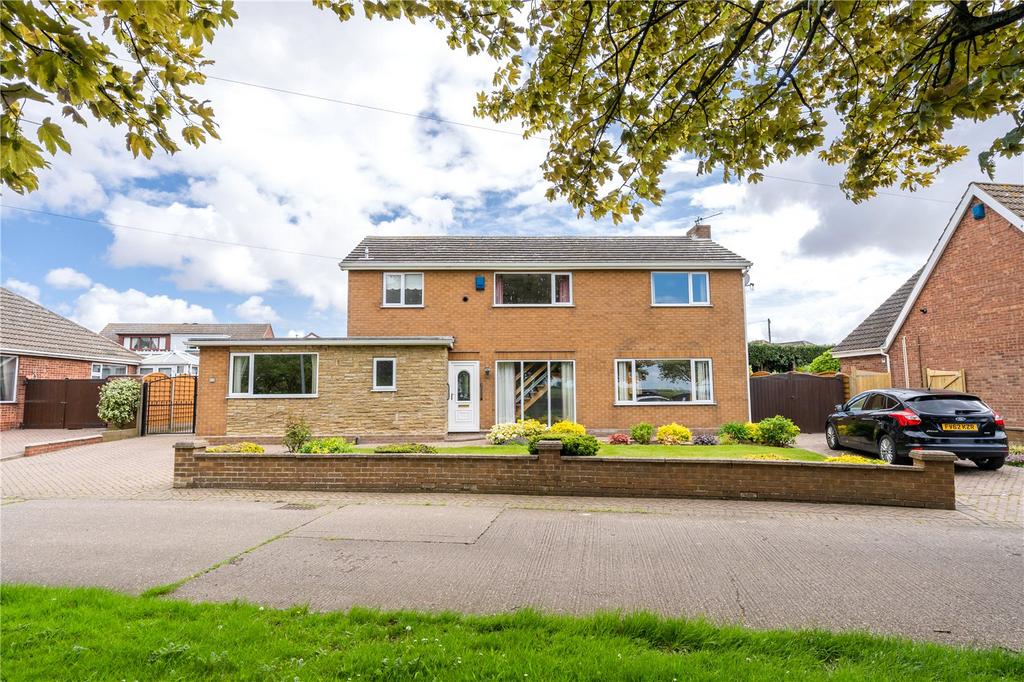 Denby Drive, Cleethorpes, Lincolnshire, DN35 4 bed detached house for