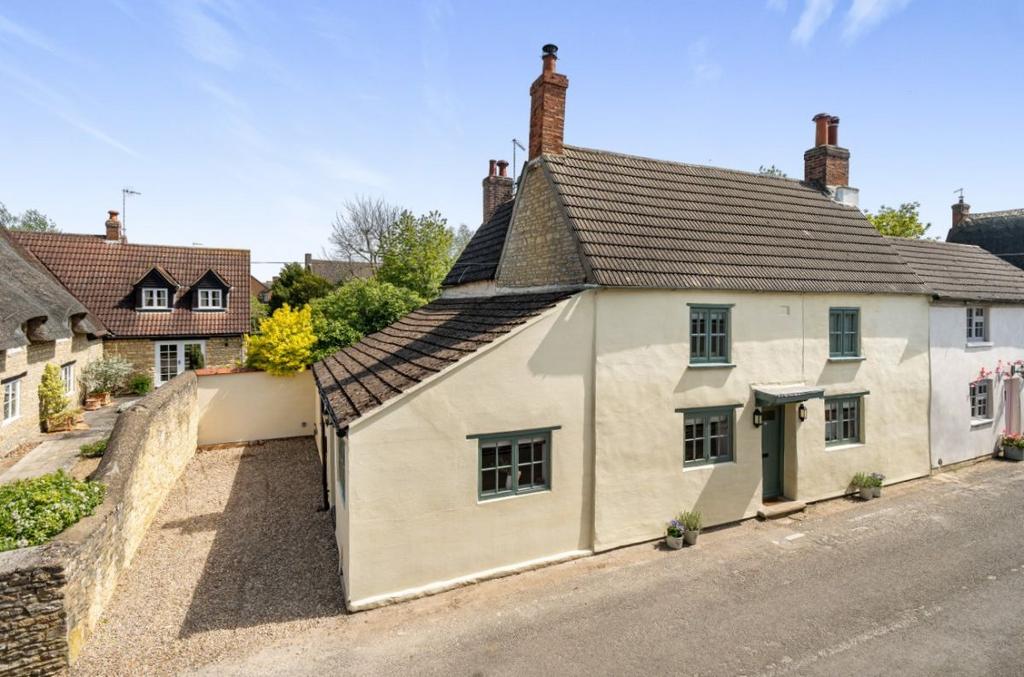 High Street, Carlton, Bedford 3 bed semidetached house £575,000
