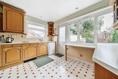 2 bedroom bungalow for sale, Provene Gardens, Waltham Chase, Southampton, Hampshire, SO32