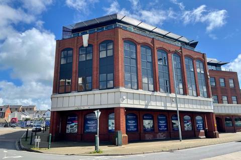 2 bedroom penthouse to rent, Queen Street, Barnstaple, EX32