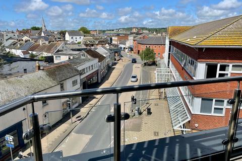 2 bedroom penthouse to rent, Queen Street, Barnstaple, EX32