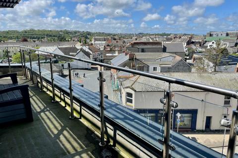 2 bedroom penthouse to rent, Queen Street, Barnstaple, EX32