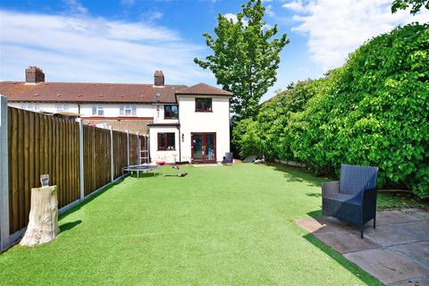 4 bedroom end of terrace house for sale, East Park Close, Chadwell Heath, Essex