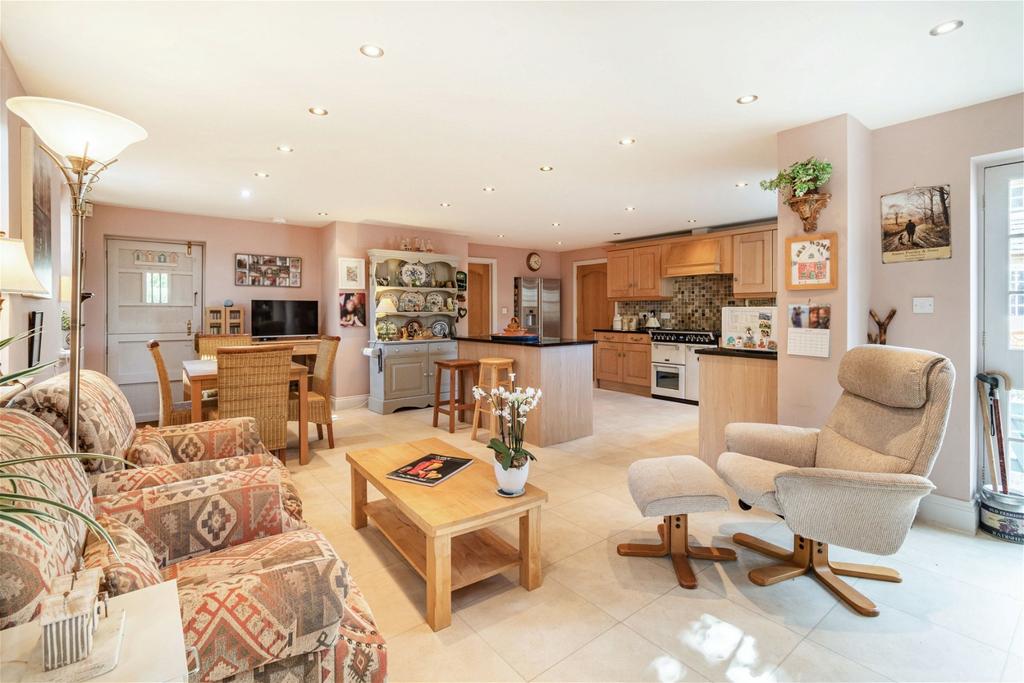 Woolsthorpe Road, Woolsthorpe By Colsterworth 5 bed detached house for