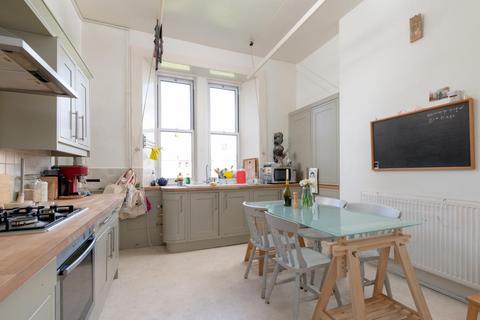15/3 Bernard Terrace, Edinburgh, EH8 9NU