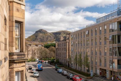 15/3 Bernard Terrace, Edinburgh, EH8 9NU