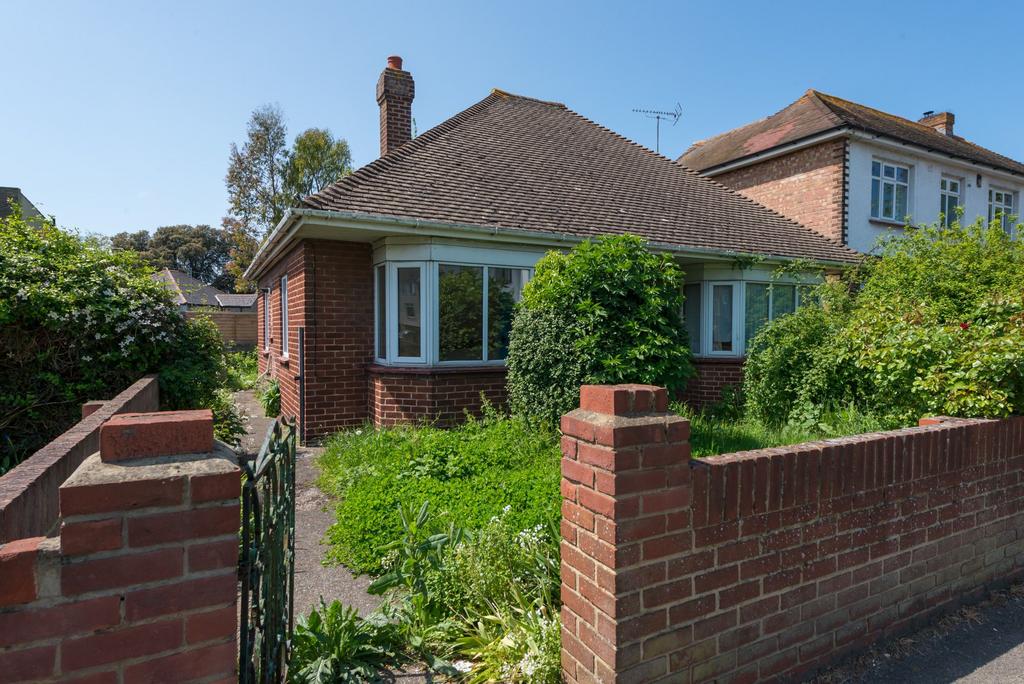 Newington Road, Ramsgate, CT11 2 bed detached bungalow - £250,000