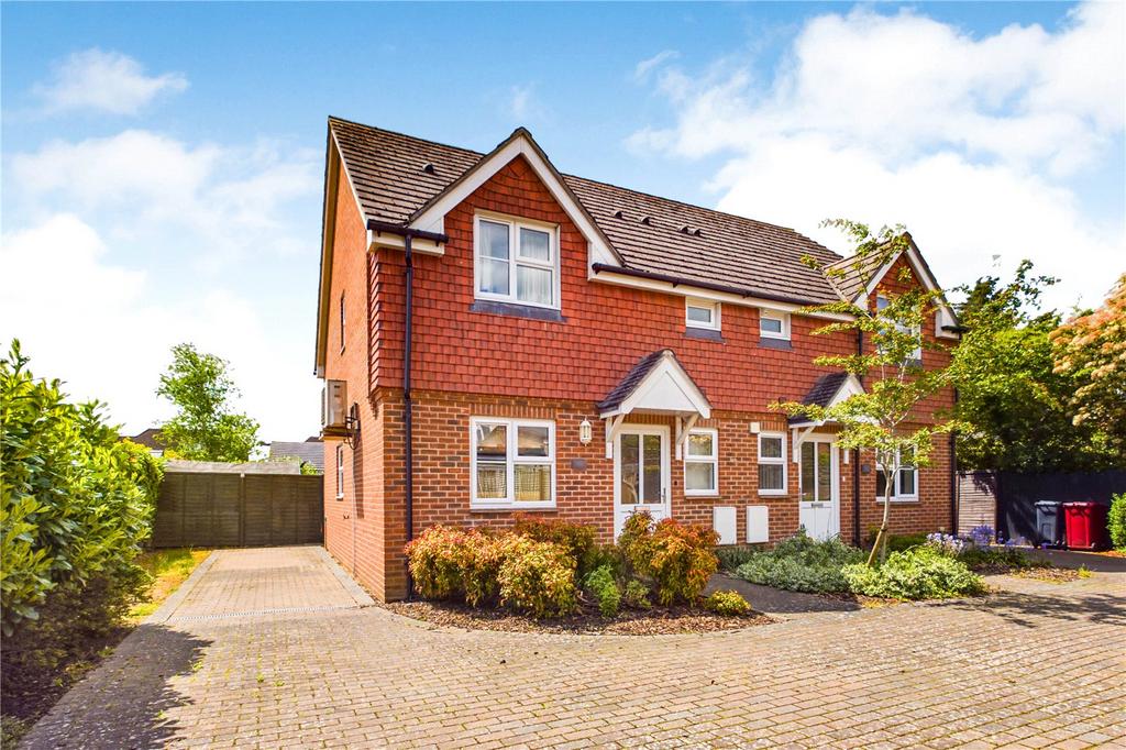 Armour Road, Tilehurst, Reading... 3 bed semi-detached house - £425,000